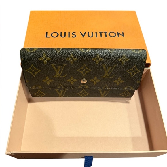 Louis Vuitton Handbags - Louis Vuitton Monogram Sarah Wallet